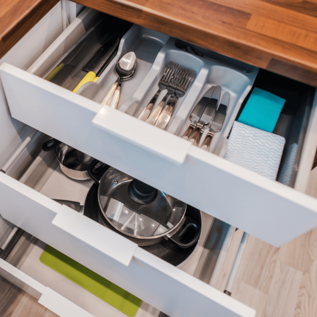 clutter free kitchen drawers