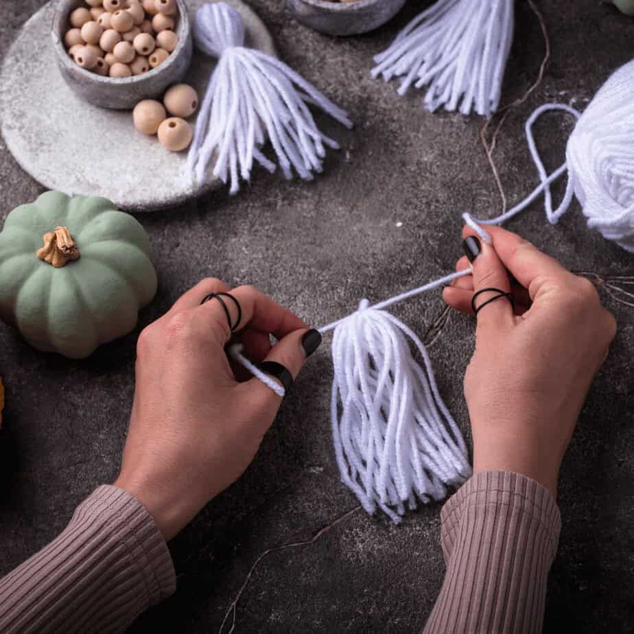 14 Easy DIY Halloween Garland Ideas Using Materials From Home - Sustain ...
