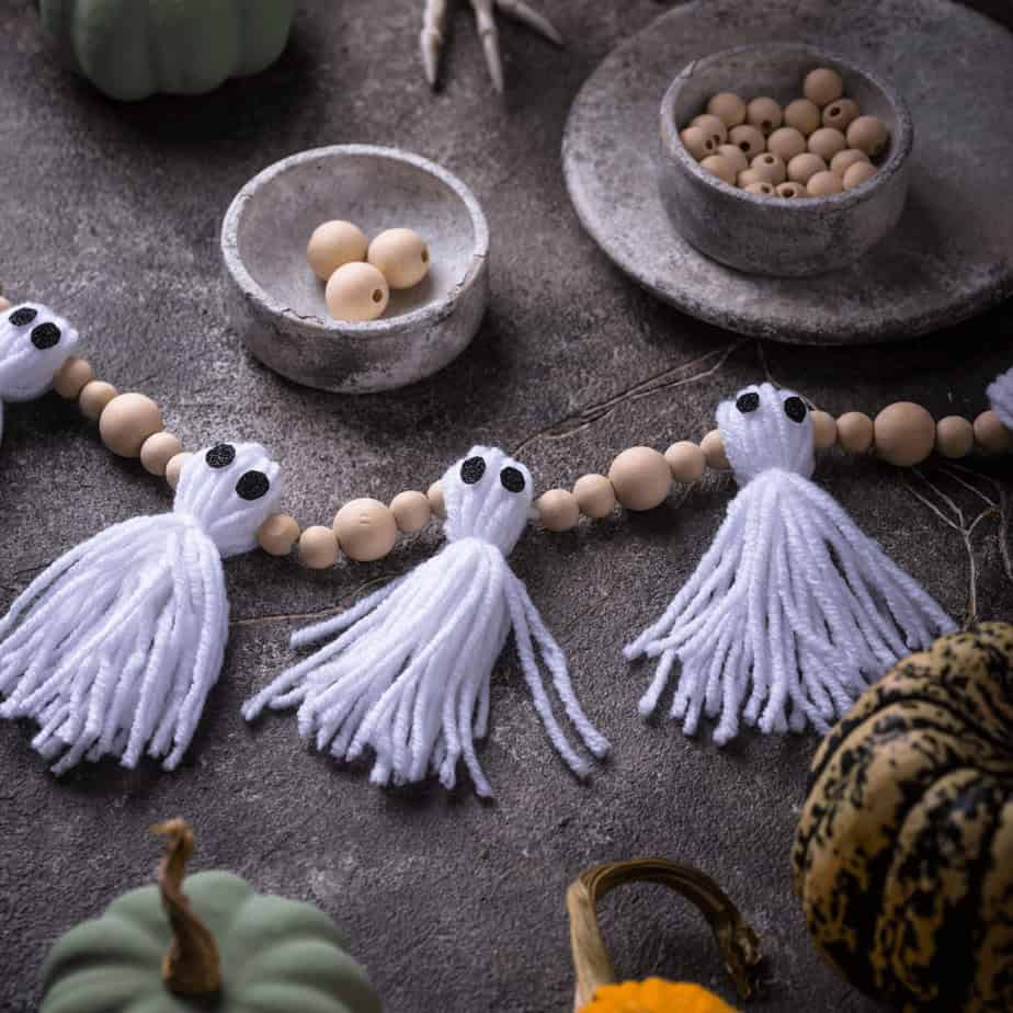 14 Easy DIY Halloween Garland Ideas Using Materials From Home - Sustain ...
